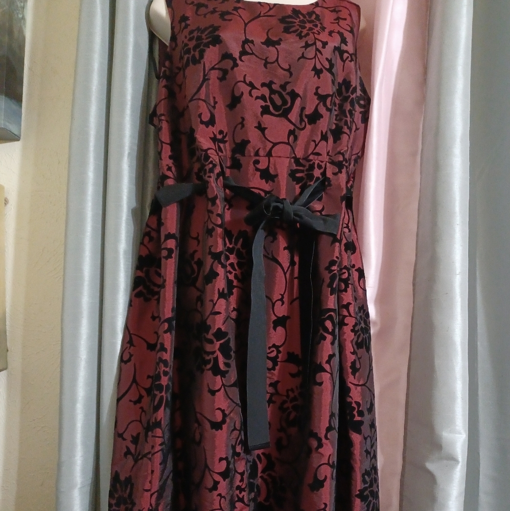 K S L Division of Karen Steven's Size 20w Sleeveless midi Burgundy